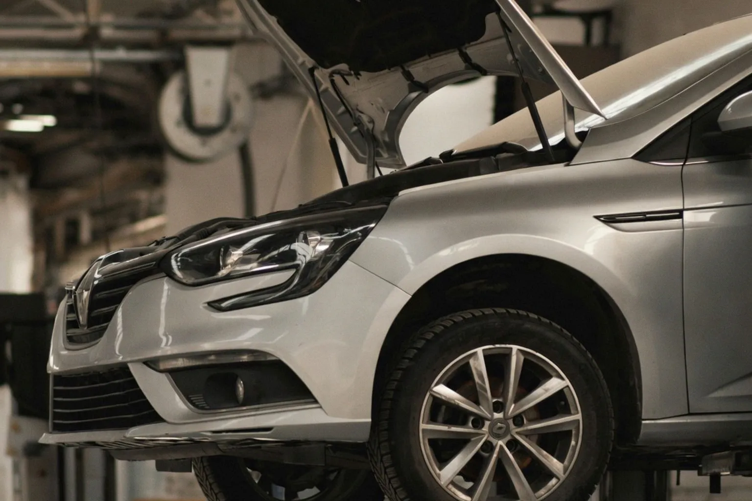 Проблемы с поиском запчастей для редких иномарок: опыт владельцев Renault и Audi